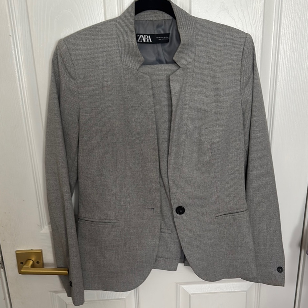 Zara Gray Women’s Suit